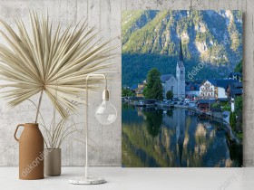 Wizualizacja obrazu z widokiem na kościół w górskim miasteczku nad jeziorem w Austrii. Obraz do salonu, sypialni, pokoju dziennego, biura, gabinetu, przedpokoju, jadalni.