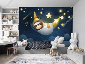 Wizualizacja fototapety, leniwiec kosmonauta śpiący nocą na księżycu wśród świecących gwiazd.