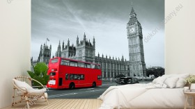 Wizualizacja fototapety w odcieniach szarości czerwonym londyńskim autobusem na tle Big Bena w Anglii. Fototapeta do pokoju dziennego, młodzieżowego, sypialni, salonu, biura, gabinetu, przedpokoju i jadalni.