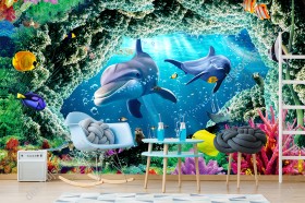 Wizualizacja fototapety przedstawiająca życie przy rafie koralowej z pływającymi delfinami, kolorowymi rybkami i koralowcami. Fototapeta do pokoju dziennego, dziecięcego, młodzieżowego, sypialni, salonu z efektem 3D.